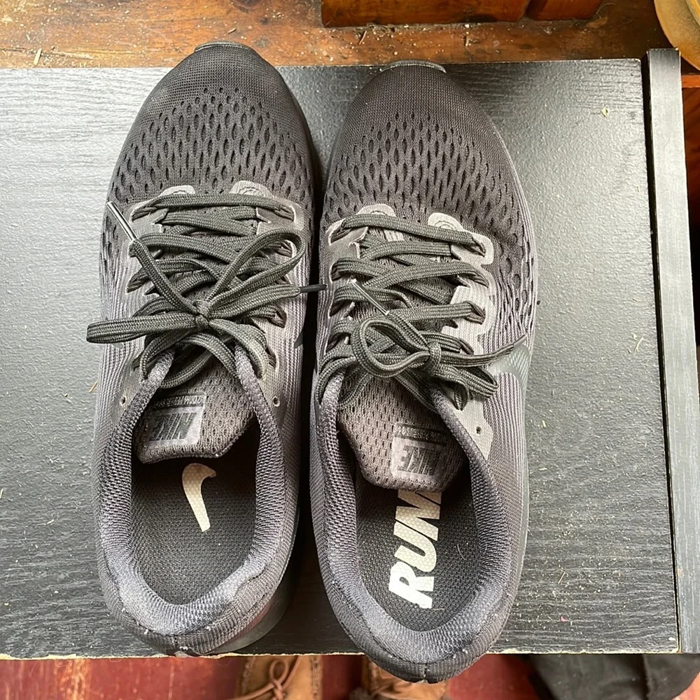 Nike running sneakers - Picture 1 of 4